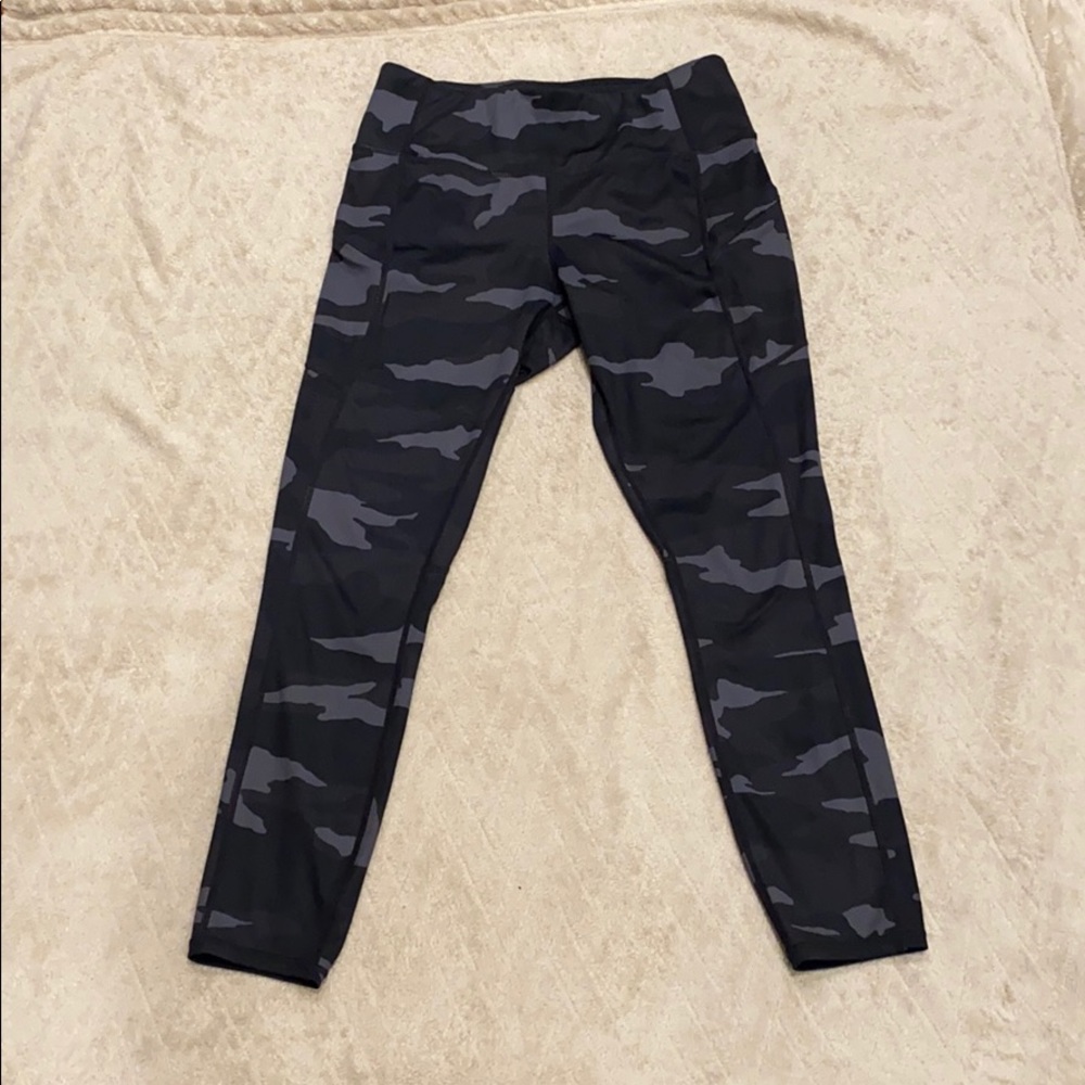 Athleta 7/8 crop leggings Women’s size S